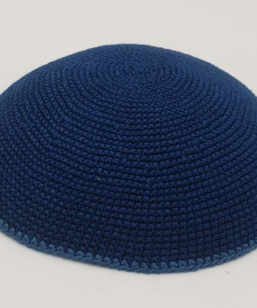 כיפה סרוגה כחול פס תכלת