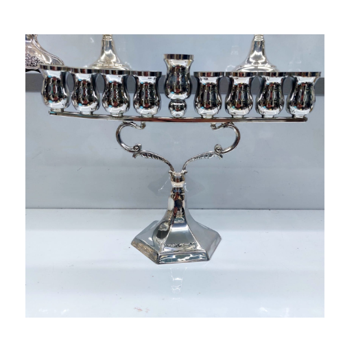 חנוכייה מכסף טהור בעיצוב קלאסי ואלגנטי - גובה 20 ס"מ