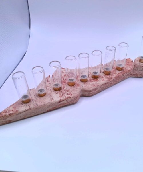 חנוכייה מאבן בעיצוב מפת ארץ ישראל - מתאימה לנרות שעווה ולכוסיות שמן