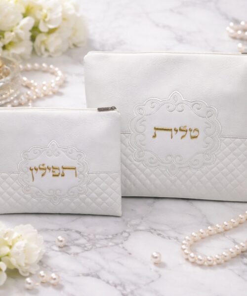 כיסוי לטלית ותפילין דמוי עור לבן עם אותיות בולטות בזהב